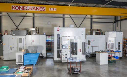 Hermle C42 met RS2-robotcel